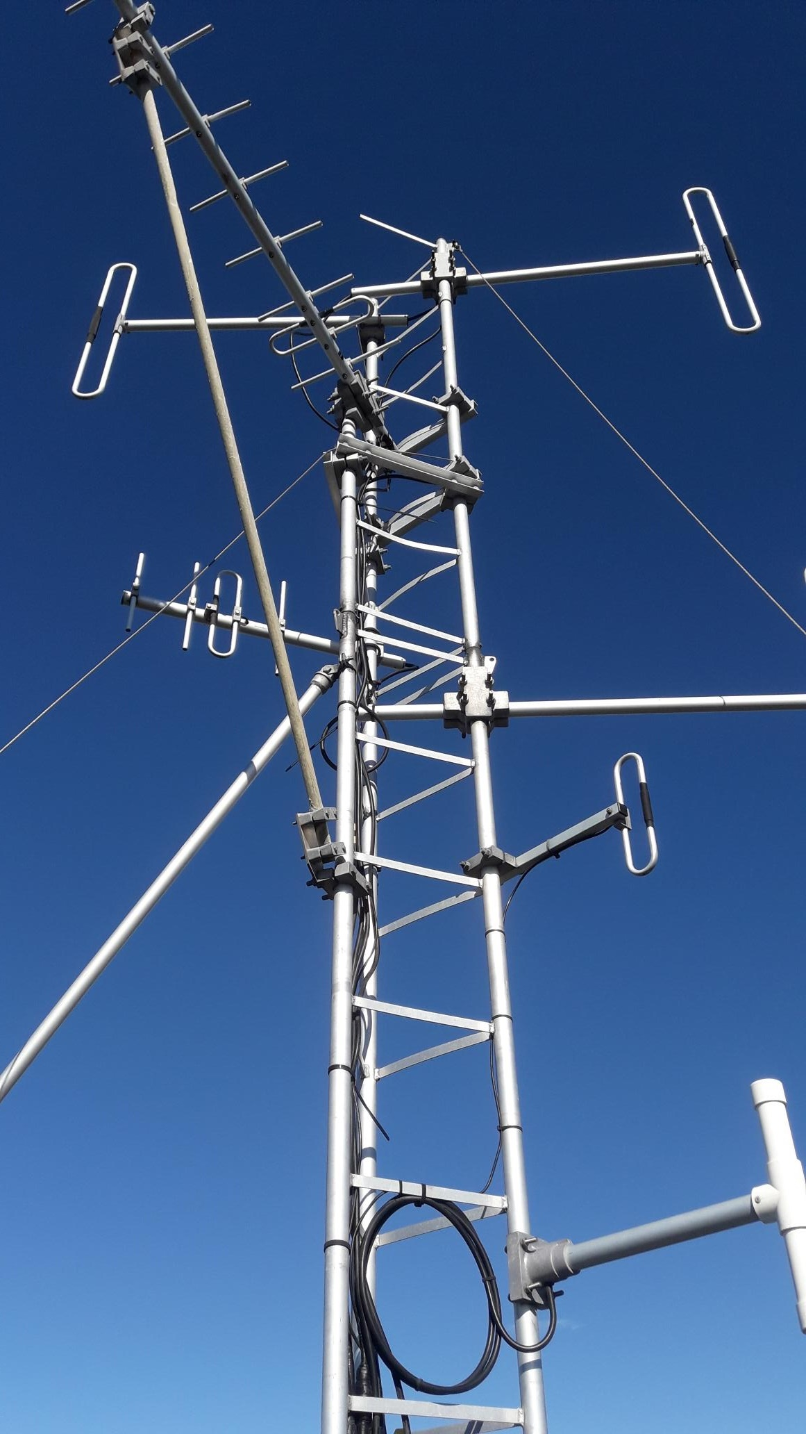 Base station antennas on a lattice tower